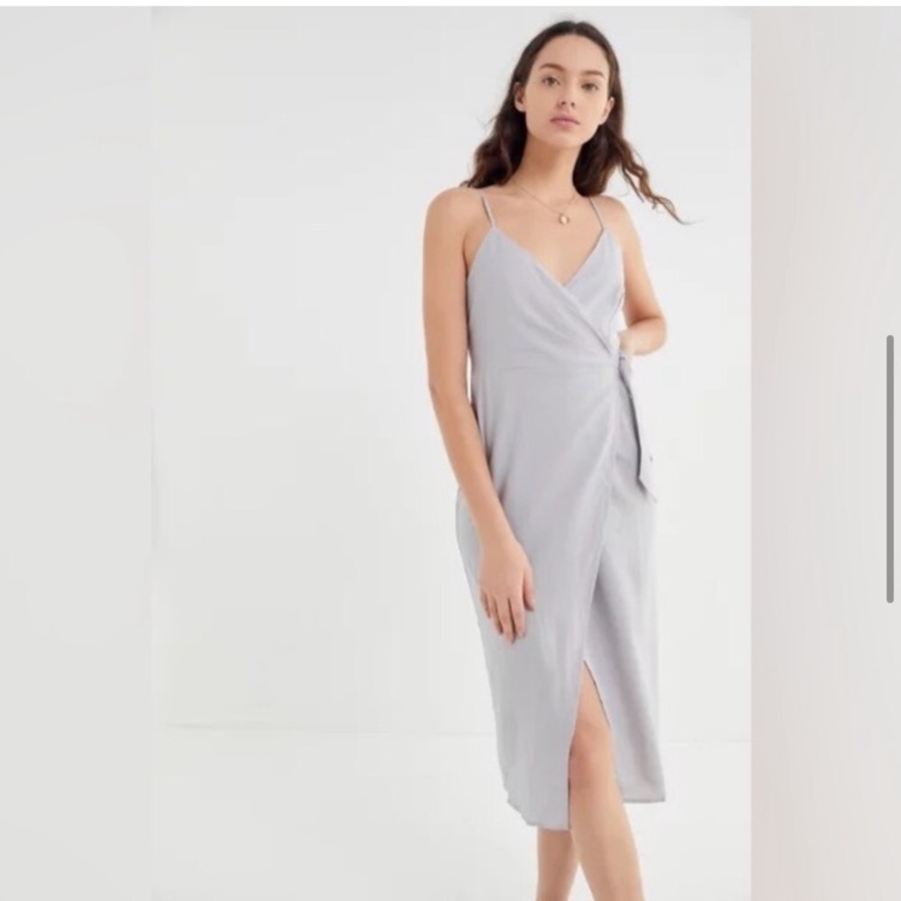 Urban Outfitters Quebec Linen Side-Tie Midi Wrap Dress Size medium